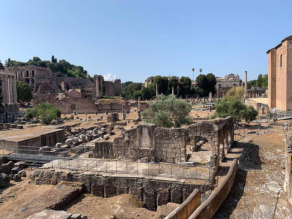 Forum of Nerva in Rome, commenced by Domitian (Chabe01/ CC BY-SA 4.0)