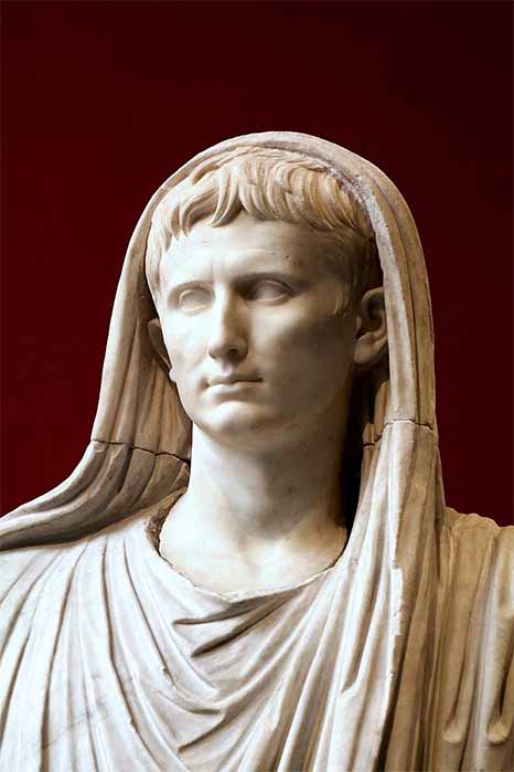 Head of Augustus as pontifex maximus, Roman artwork of the late Augustan period, last decade of the 1st century BC. (Vicenç Valcárcel Pérez / CC BY-SA 4.0)