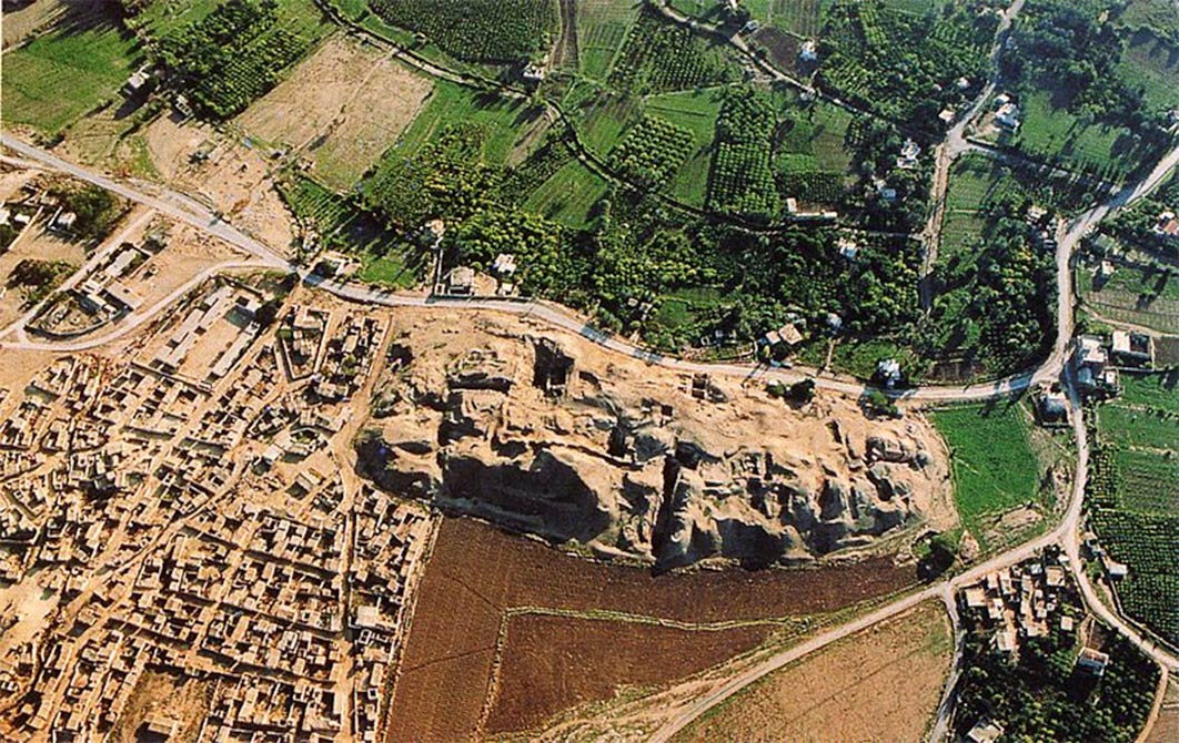 During the Middle Bronze Age Jericho was a small prominent city of the Canaan region and the mound or tell of Jericho was surrounded by a great earthen rampart. (Public Domain)