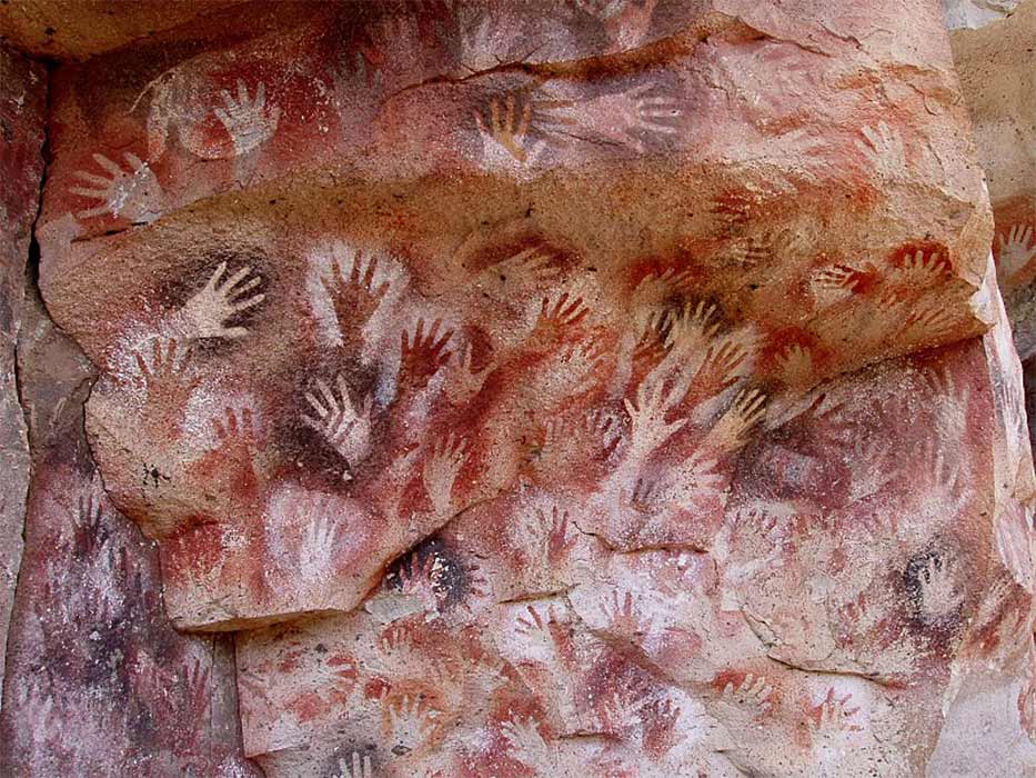 Hands at the Cuevas de las Manos upon Río Pinturas, near the town of Perito Moreno in Santa Cruz Province, Argentina (Mariano/CC BY-SA 3.0)