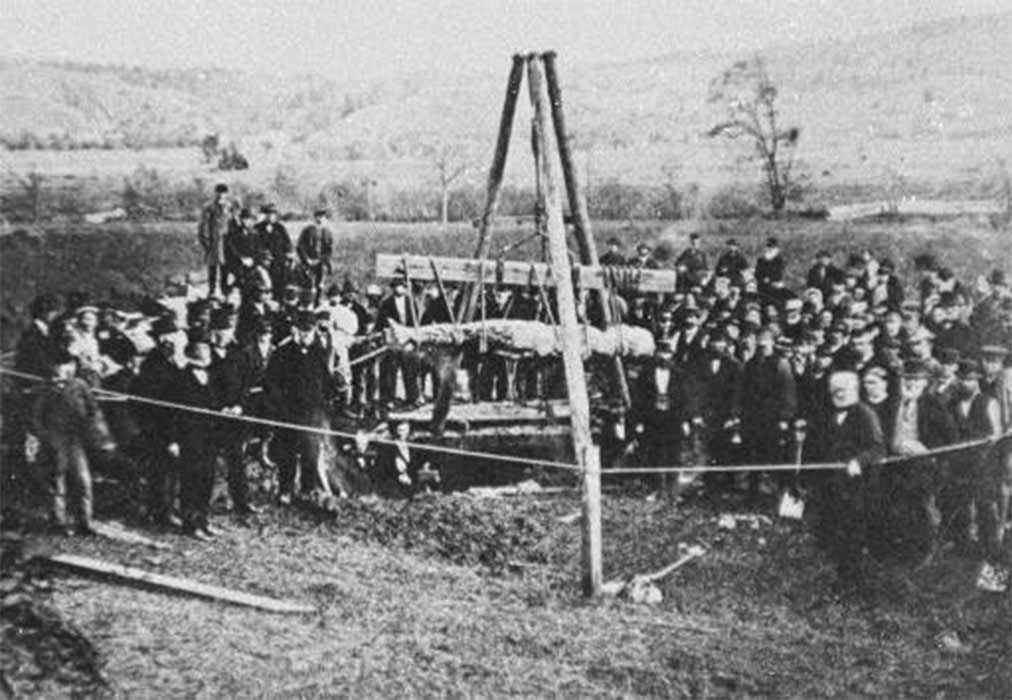 The Cardiff Giant being exhumed during October 1869. (Public Domain)