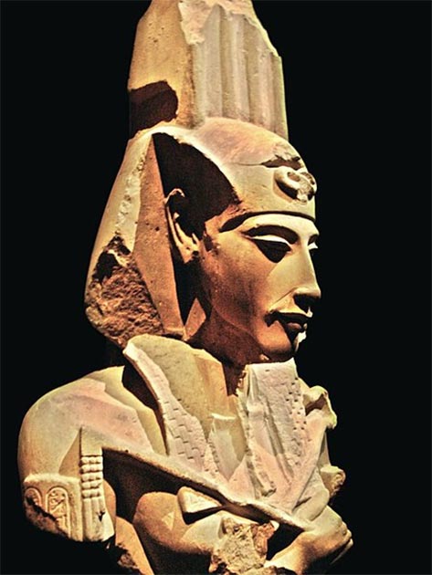 Pharaoh Akhenaten in a pillar of remains of Aton temple in Karnak. (Egyptian Museum, Cairo ) (CC BY-SA 2.5)