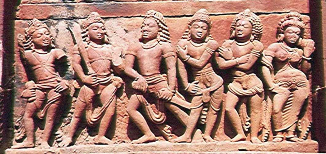 The five Pandava princes- heroes of the epic Mahabharata - with their shared wife-in-common named Draupadi. (Public Domain)