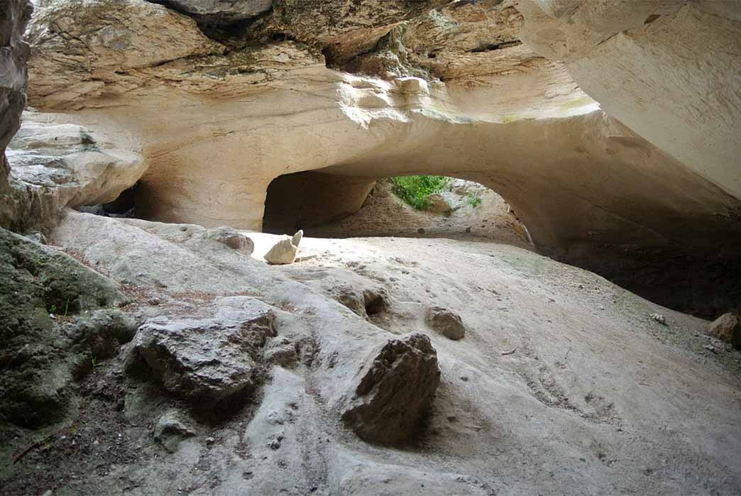 Cave under Tel Azekah (Wilson44691/CC0)