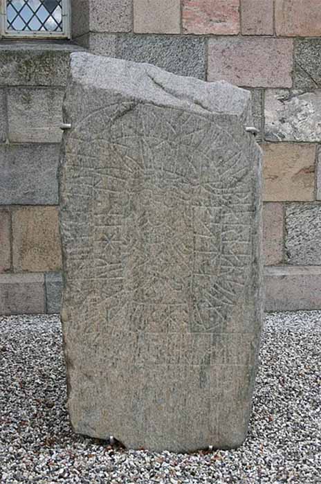 Runestone (Skjern 2) at Skjern Church in Mid-Jutland, Denmark (Public Domain)