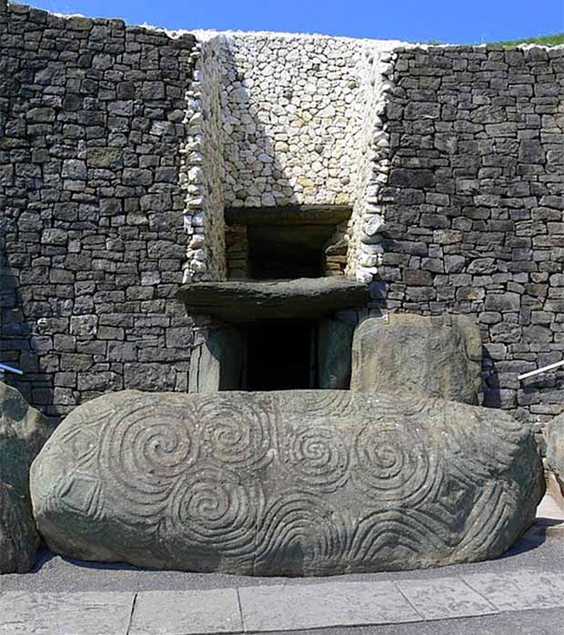 The entrance passage and entrance stone, through which the solstice Sun entered the tomb at Newgrange. (CC BY-SA 2.0)