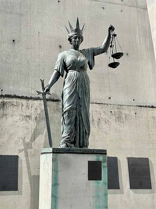 The figure of Themis represents Justice in many Western cultures today. Themis outside the Queen Elizabeth II Courts of Law, Brisbane (Kgbo/ CC BY-SA 4.0)