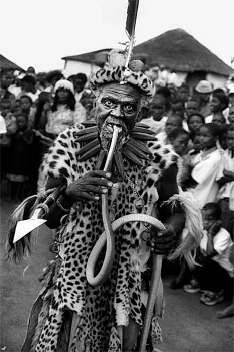 Moving Spirit photographic series from 1998/9 where photographer Paul Weinberg joined millions of South Africans on a pilgrimage beyond politics and platitudes, in search of the transcendent spirit via various religions and spiritual beliefs. (CC BY-SA 3.0)