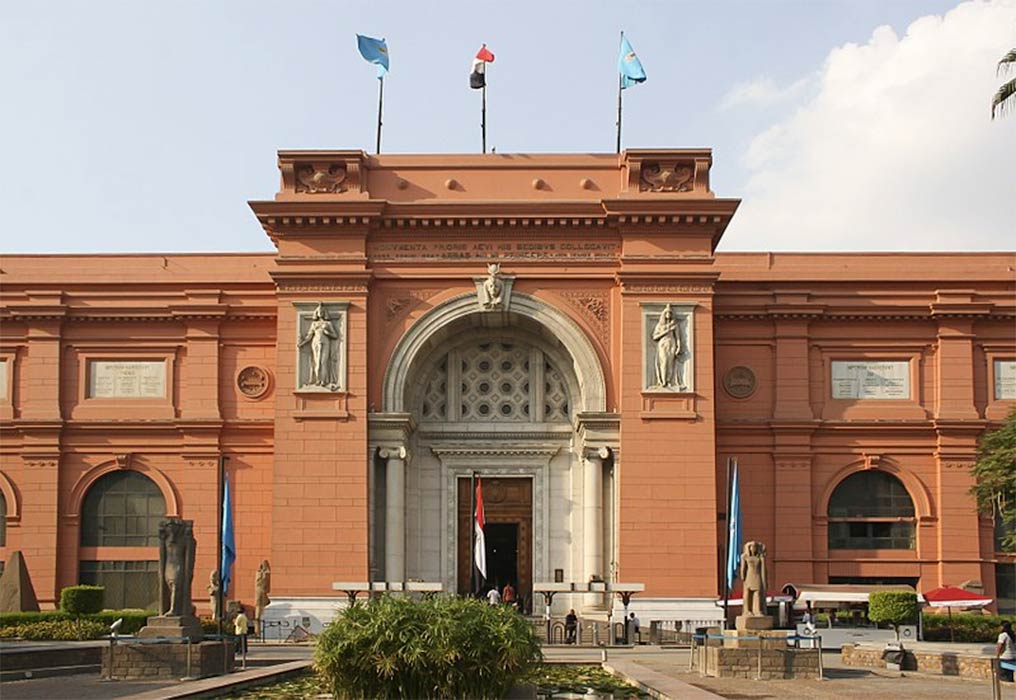 Facade of the Egyptian Museum, Tahrir Square, Cairo (Diego Delso/ CC BY-SA 3.0)