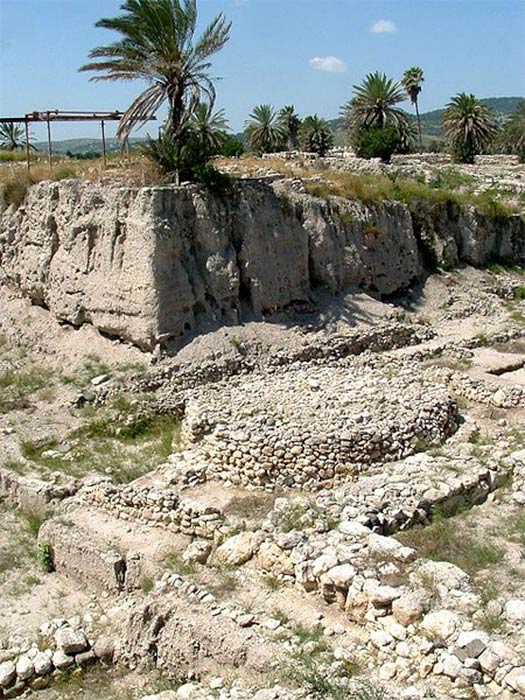 Tel Megiddo was inhabited from around 7000 BC but the first significant archaeological remains date to the Chalcolithic period (4500–3500 BC). (Hanay/CC BY-SA 3.0)