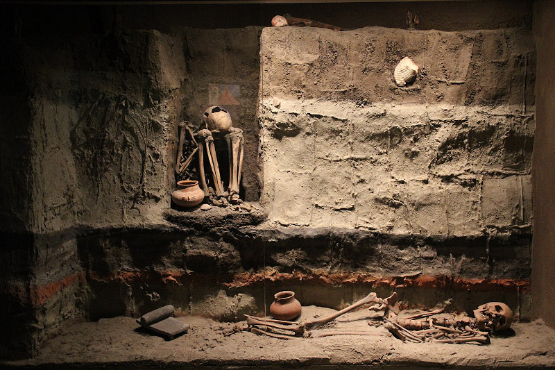 Maya burial at the National Museum of Anthropology, Mexico City.