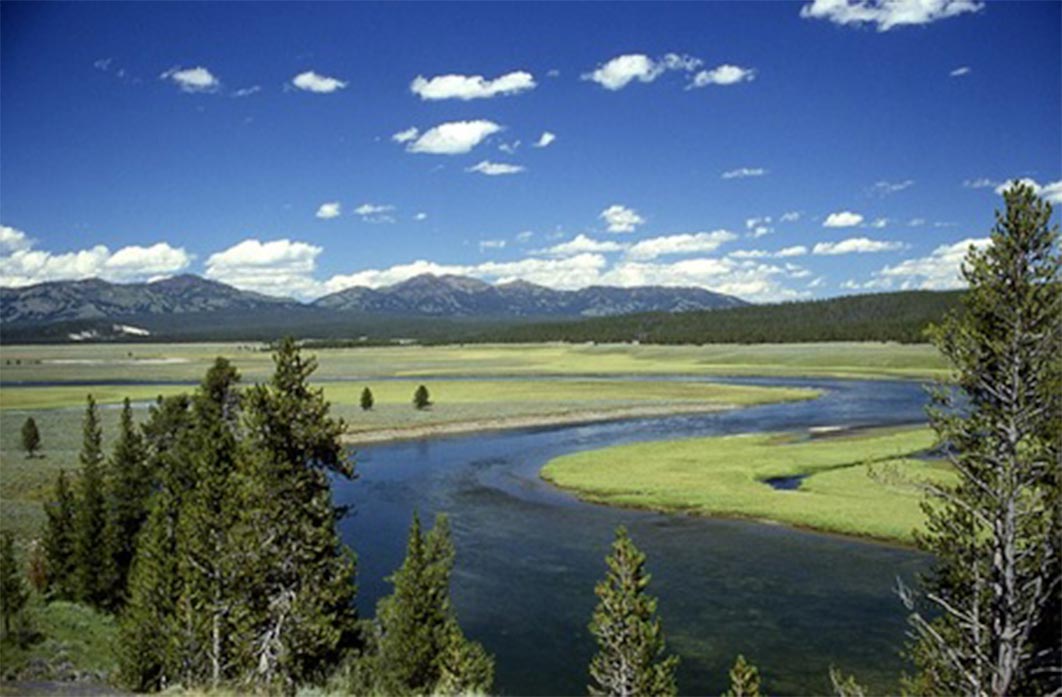 The northeastern part of Yellowstone Caldera, with the Yellowstone River flowing through Hayden Valley and the caldera rim in the distance. (Public Domain)