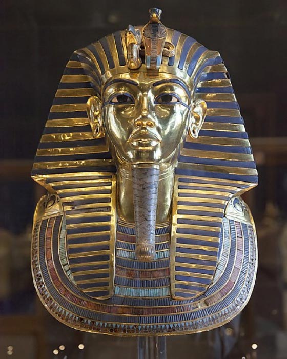 Since January 1, 2016, Egyptian authorizes in Cairo have permitted the taking of photographs of the funerary mask of Tutankhamun. (CC BY-SA 3.0)