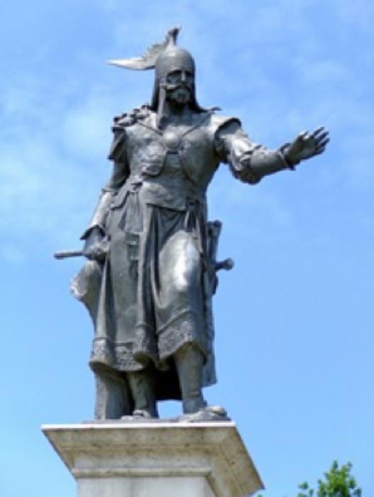 Statue of Árpád at the town of Ráckeve (Public Domain)