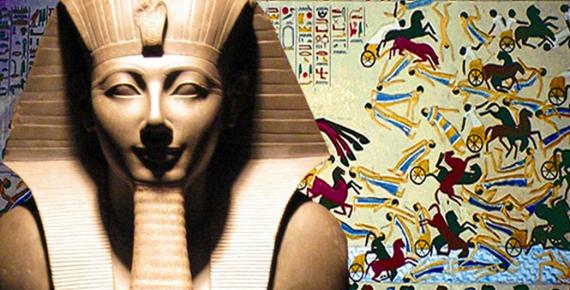 Thutmosis III statue and Ancient Egyptian military in battle 
