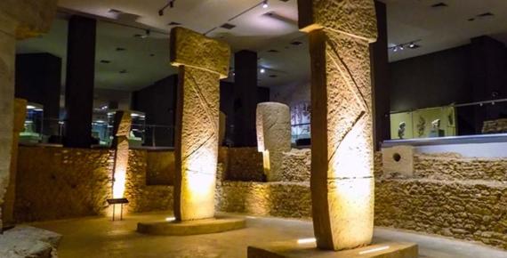 Göbekli Tepe PIlars in the Sanliurfa museum. (Cobija / CC BY-SA 4.0)