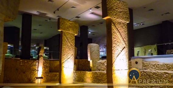 Göbekli Tepe PIlars in the Sanliurfa museum. (Cobija / CC BY-SA 4.0)