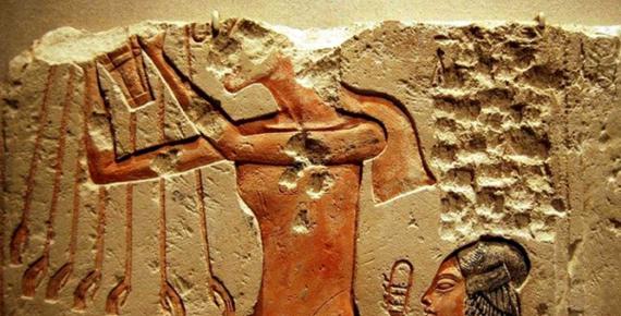 Painted limestone block from Amarna shows Akhenaten worshipping the Aten; while his daughter, Meritaten, shakes a sistrum; design by Anand Balaji (Photo credit: Brooklyn Museum, New York); Deriv.