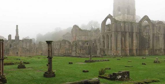 Fountain Abbey grounds enveloped in morning mist, from the Infirmary (DrMoschi /CC BY-SA 4.0)