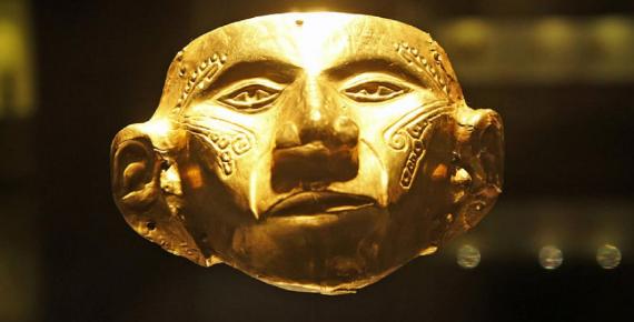 Gold mask on display in the Museo del Oro, Bogotá, Colombia.  (CC BY-SA 3.0)