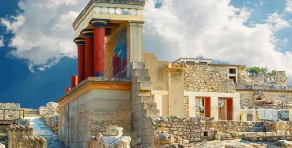 Another viewpoint of the Knossos palace at Heraklion, Crete, which is part of the extensive Knossos Palace ruins that are full of details relating to the great Minoan civilization of the Aegean Sea. ( vladimircaribb / Adobe Stock)