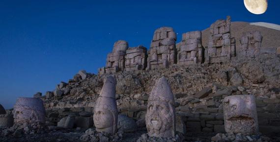 Giant seated statues of Nemrut Mountain (IzzetNoyan/ Adobe Stock)