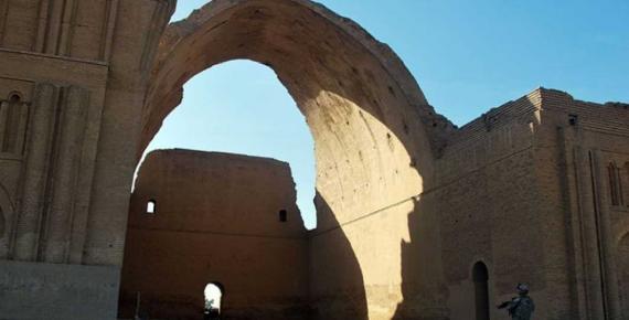 Remains of Taq Kasra in 2008. Arch of Cstesiphon, Capital city of King Ardashir (Public Domain)