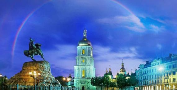 Rainbow over Sophievsky Cathedral in Kiev, Ukraine (panaramka / Adobe Stock)