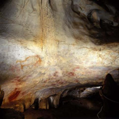 Interior de la Cueva del Castillo en Puente Viesgo, Cantabria (España). (CC BY-SA 3.0)