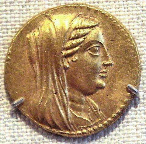 Berenice II, daughter of Apama II, on a coin from the ring of Ptolemy III. Metropolitan Museum of Art (CC BY-SA 3.0)