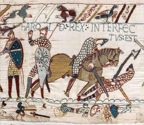 Harold's death depicted in the Bayeux Tapestry, reflecting the tradition that Harold was killed by an arrow in the eye. (Public Domain)